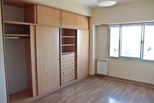 Departamento En Venta - 2 Dormitorios 2 Baños - Cochera - 82mts2 - Monte Grande, Echeverría