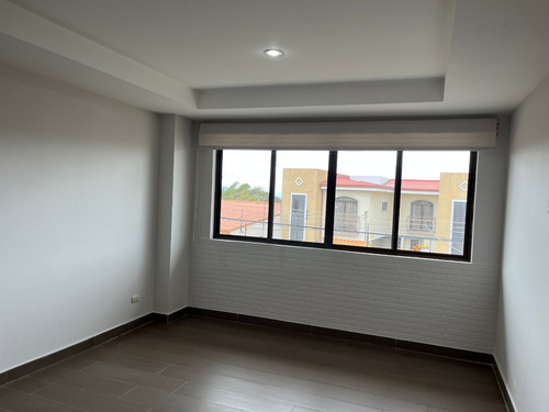 Vendo Casa En Residencial Los Crotos, San Pablo Heredia, Con Patio Muy Amplio, Casa Es Muy Iluminada Y Ventilada, Todas Las Áreas Son Muy Espaciosas Tanto Sociales Como Las Habitaciones