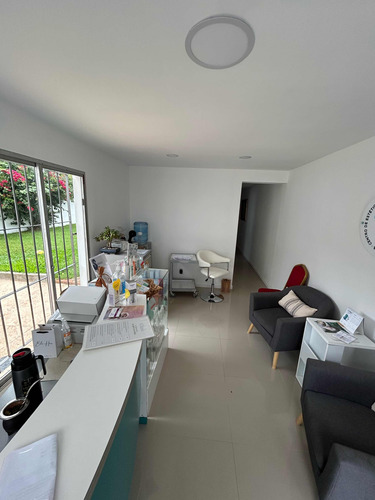 Casa En Venta A Pasos De La Rambla .
