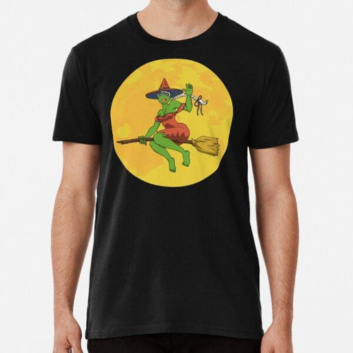 Remera Cute  Green Witch Waving While On Broom Over The Moon