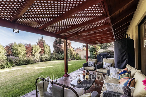 Casa En Venta De 5 Dorm. En Lo Barnechea