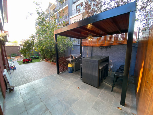 Casa En Ñuñoa De 3 Niveles Con Piscina, Jardín Y Quincho