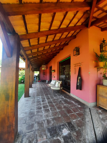 Super Categoría!! Casa En Venta En El Mejor Barrio De La Ciudad De Villa María. Provincia De Córdoba. Sobre Costanera.