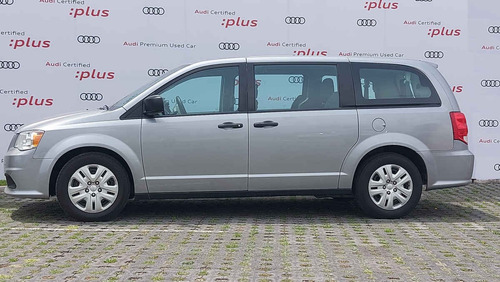 Imagen 2 de 13 de Chrysler Grand Caravan 2018 5p Se V6/3.6 Aut