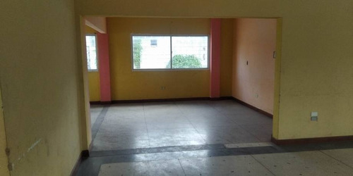 Imagen 8 de 17 de Av. Raúl Leoni Quinta Gina, Frente Al Polideportivo A Una Cuadra Antes De La Av. Bolivar