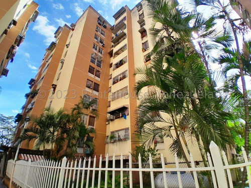 Yilmer Salazar Vende Apartamento En Urbanizacion Los Nisperos En Turmero 24-2427 Yjs