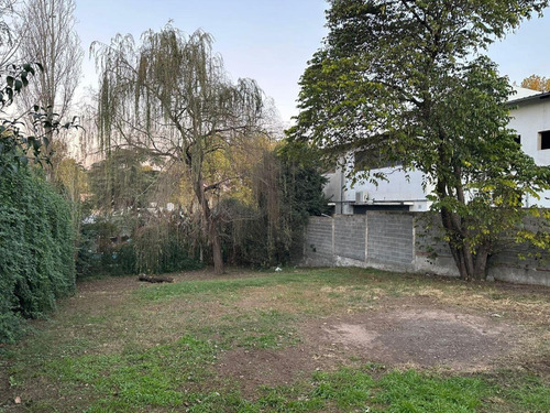 Casa En Villa Allende De 5 Ambientes Enbarrio La Cruz A Una Cuadra De Av. San Martín. Cerca De Colegios , Centro Comercial Y Transporte Público.l