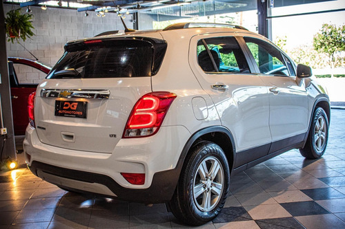 Imagen 3 de 15 de Chevrolet Tracker Ltz 1.8n 74.000km 2018 Blanco