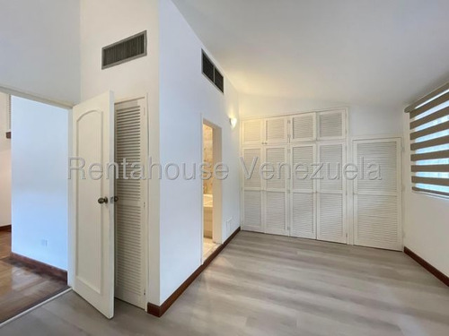 En Alquiler Casa En Urb El Castaño #25-14338 Rm