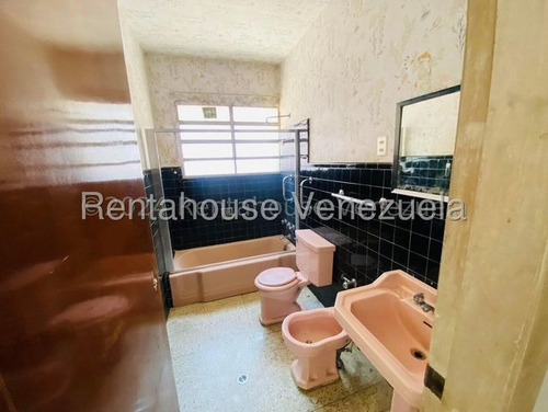 Casa De Uso Comercial, En Alquiler En Los Palos Grandes. 25-14860