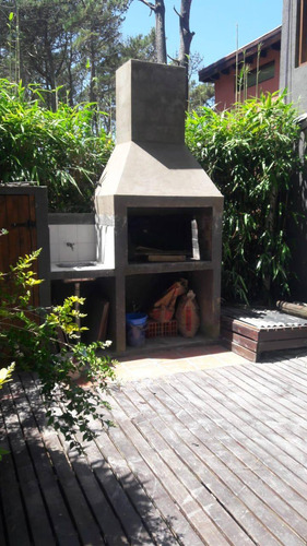 Venta De Casa 3 Ambientes A 100 Metros Del Mar.
