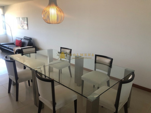 Apartamento En La Brava, De 3 Dormitorios Cuenta Con Excelentes Servicios, Vista Plena Al Mar - Consulte!!!!!!!!-ref:2383