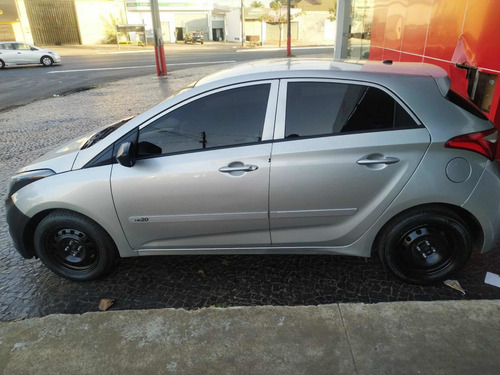Imagem 5 de 6 de Hyundai Hb20 2013 1.0 Comfort Flex 5p