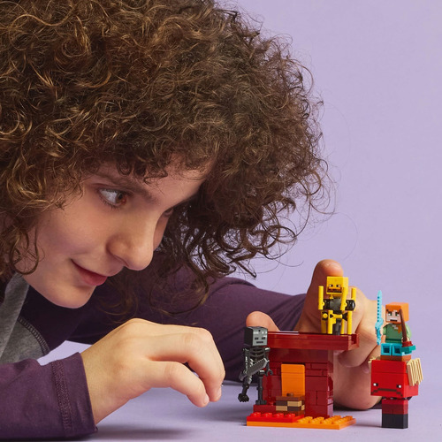 Lego® Minecraft® La Batalla De Lava Del Inframundo 21266 99 Lava Del Inframundo