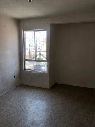 501.b1.vr.3. Casa En Heroes De Tecámac Ii Con 2 Recamaras 1 Baño, Cajon De Estacionamiento Tambien Cuenta Con Dos Niveles, Patio Trasero , Buena Ventilación E Iluminación Con Supermercados Cercanos