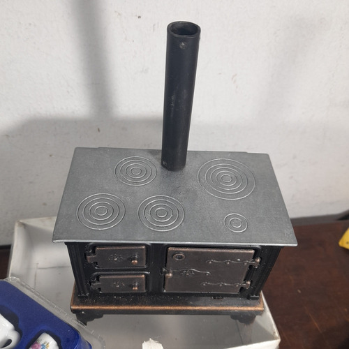 Imagem 2 de 7 de Deagostini Casa Vitoriana Fogão A Lenha Metal Com Caixa