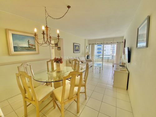 Imagen 9 de 24 de Venta De Apartamento De 2 Dormitorios En Edificio Torre Marina Punta Del Este