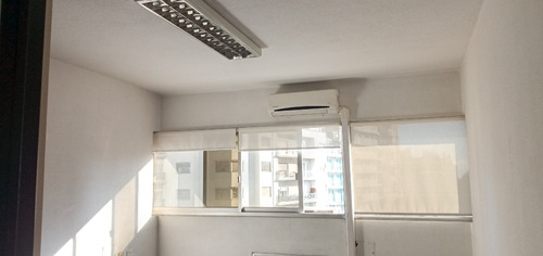 Oficina Torre El Gaucho, 18 Y Constituyente, Piso Alto, Frente, Hermosa Vista Despejada.