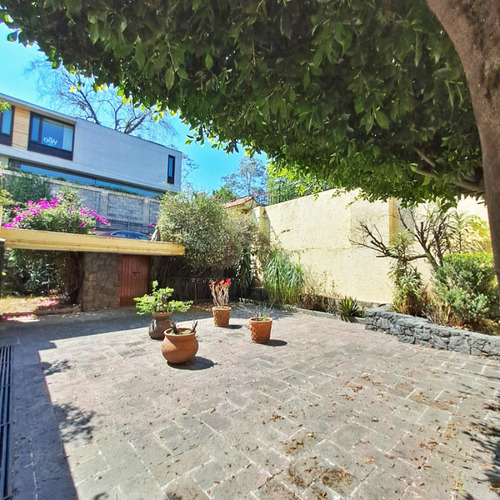 Venta De Terreno Con Construcción En Privada En Las Lomas