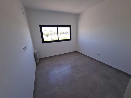 Duplex A Estrenar En Lomas De Manantiales