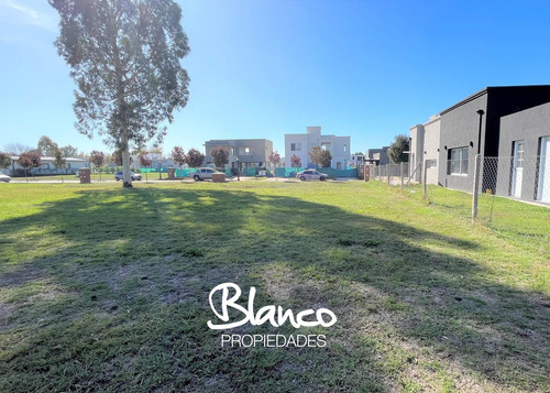 Terreno Lote  En Venta En Santo Tomas - Pilar - Cerca Del Ingreso Al Barrio