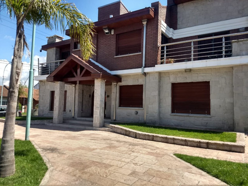 Casa En Venta En Parque Luro