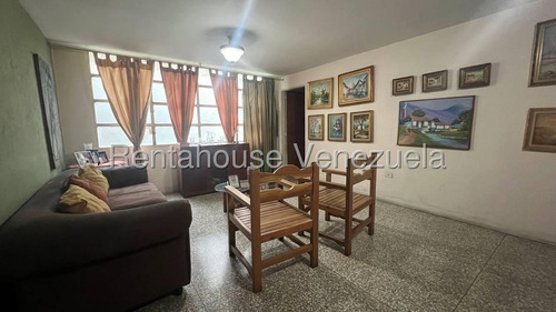 Marcos Gonzalez Vende Amplio Y Cómodo Apartamento Zona Centro Barquisimeto - Lara #25-21764