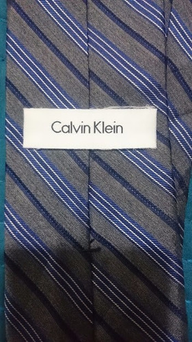 Corbata Calvin Klein Seda. (Usado)