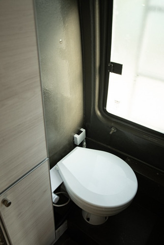 Imagen 5 de 25 de Motorhome Super Equipado - Iveco Daily 50c16 2014