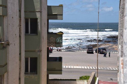 Apartamento En Peninsula, 2 Dormitorios *- Ref: 2774