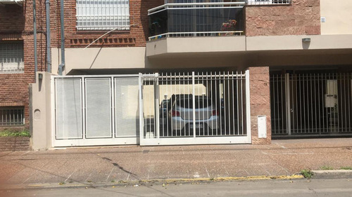 Cochera Cubierta En Venta En Martinez