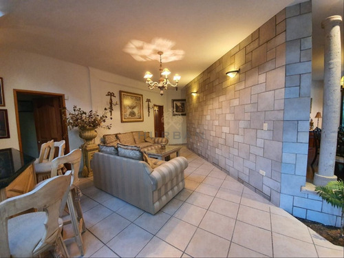 Hurban Vende Casa En La Herradura.