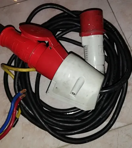 Acometida 220 Y 110 Voltios (Usado)