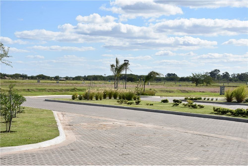 Imagen 4 de 6 de Lote A Laguna Etapa 4 En Barrio Santa Clara Al Sur