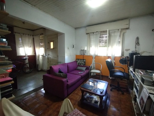 Casa 3 Ambientes 1 Dormitorio En Los Hornos, La Plata