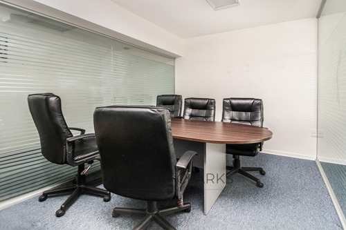 Oficina En Alquiler Amueblada Frente A Wtc Con Garage, Cocina Y Baño