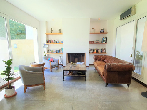 Casa En Venta En San Isidro, Barrio Santa Rita