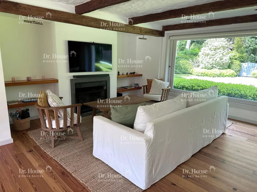 Preciosa Propiedad De 5 Dormitorios Divididos En Dos Hermosas Y Amplias Casas Construidas En El Mismo Terreno - Alquiler De Temporada