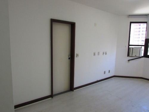 Imagem 8 de 30 de Apartamento 4 Quartos Sendo 3 Suítes (1 Suite Master Com Closet E Hidro) 190m2 Na Pituba - Iur498p - 70364986