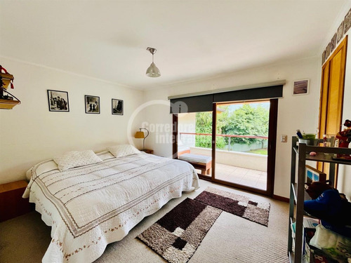 Casa En Venta De 7 Dorm. En Los Dominicos Antiguo