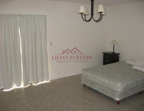 Funcional Casa A Metros De La Playa- Ref: 821