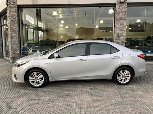 Imagen 4 de 12 de Toyota Corolla 2016 1.8 Xei Cvt Pack 140cv