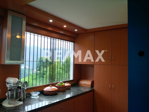 Imagen 2 de 10 de Venta De Town House En Parque Caiza