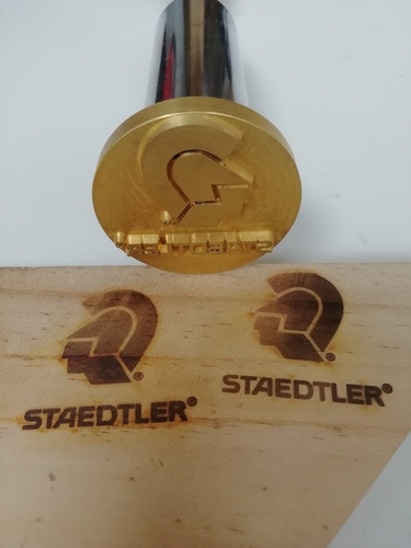 Imagen 3 de 3 de Sellos En Bronce Para Madera, Cueros/ Sellos De Calor