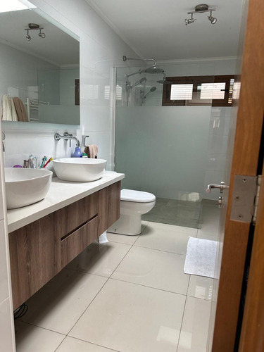 Excelente Ubicación, Buenas Terminaciones Sector Residencial
