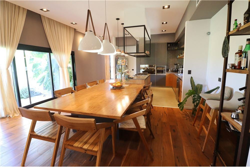Venta Casa Santa Elena 5 Ambientes, 4 Dormitorios