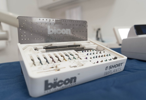 Imagen 4 de 4 de Prótesis Dental Sobre Implante Dental Bicon