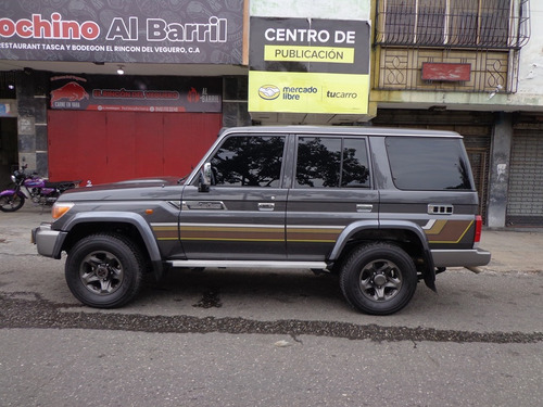 Toyota Macho Land Cruiser Serie 76 2021