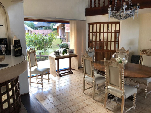 Casa En Venta De 5 Dormitorios En Lugano