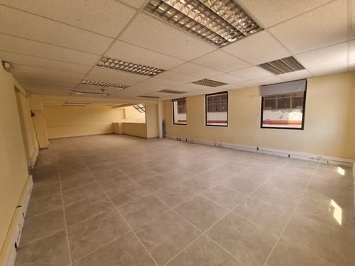Arriendo Oficina Planta Libre Ubicado En General Borgoño Sec